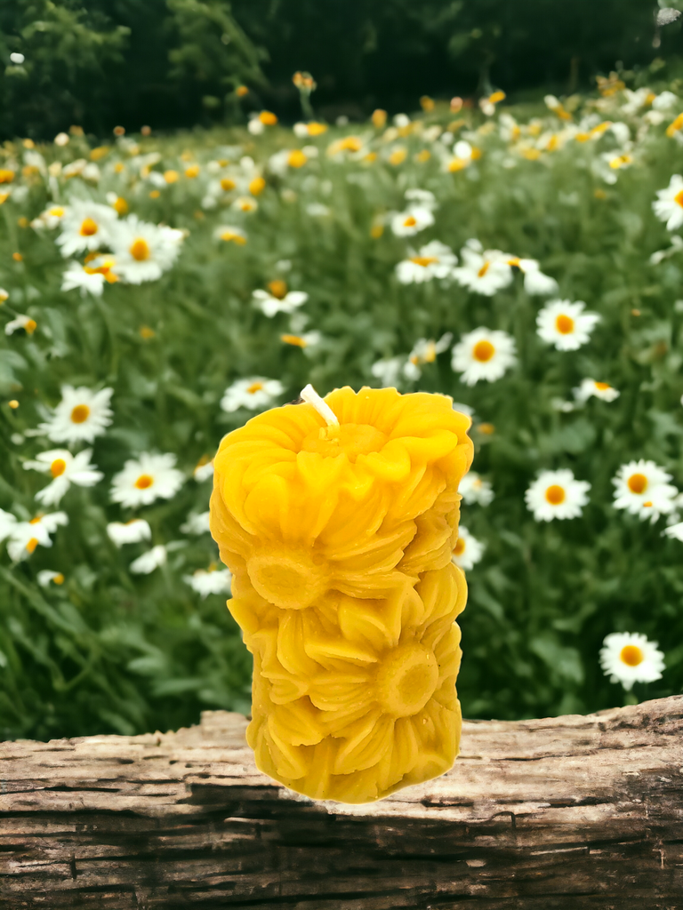 Daisy Pillar Candle